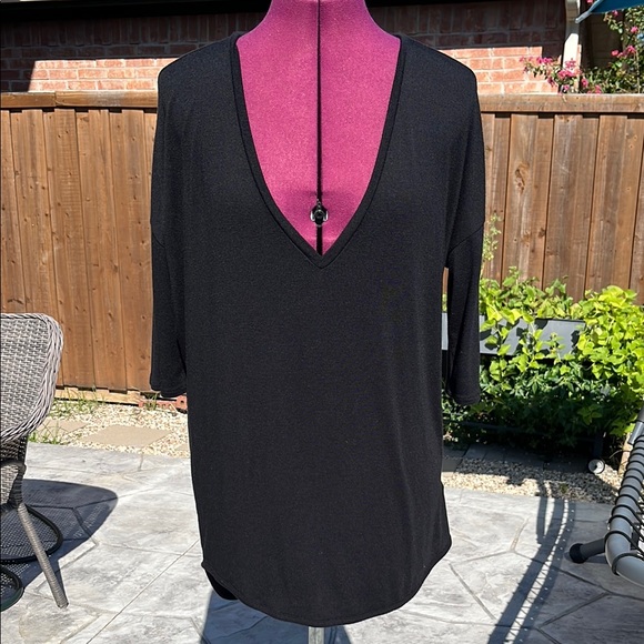 Express One Eleven Elegant Black V-Neck Tunic Top - Picture 1 of 5